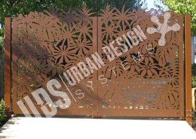 UDS_Tropical_hinged_gate_closed